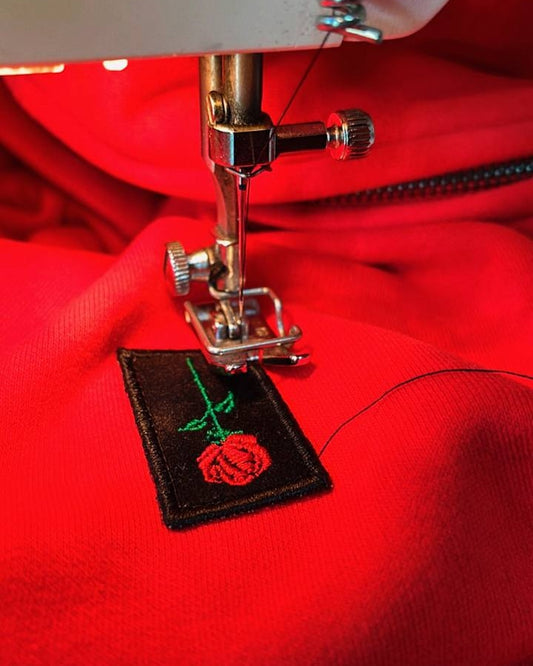 FELPA CON CAPPUCCIO E ZIP ROSSA ARTICA FORTBLAKE